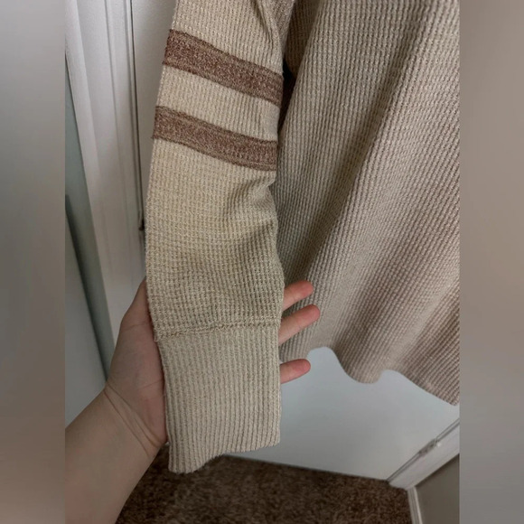 SO Cream and Tan Boxy Waffle Knit Top Crew Neck Cuffed Sleeve size Xl #1255 - Picture 4 of 5